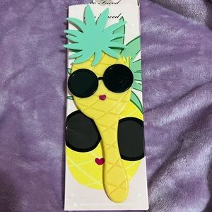 Too faced hand mirror